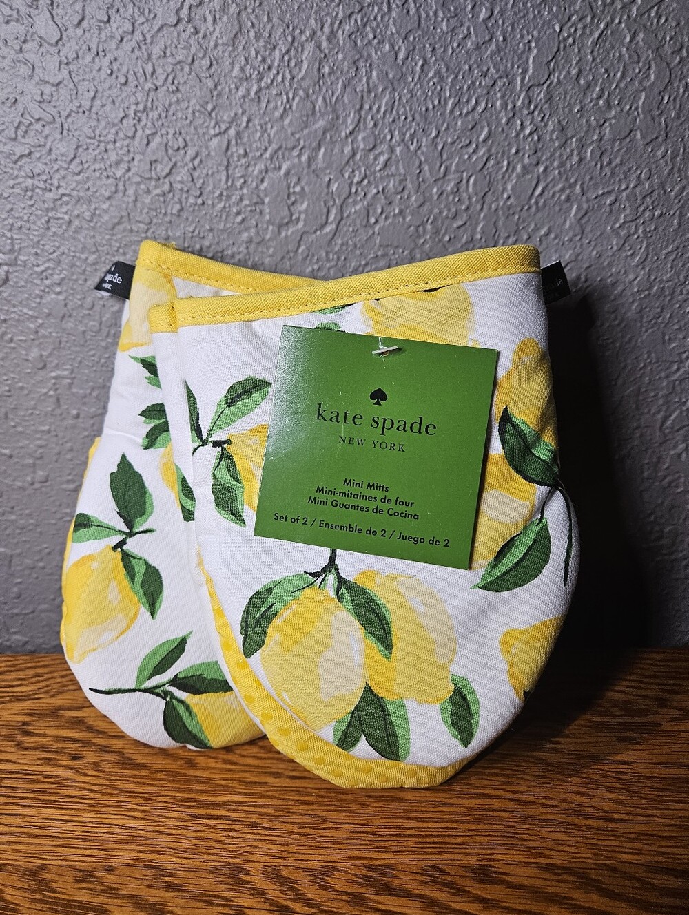 Kate Spade Oven Mitts In Lemon Print